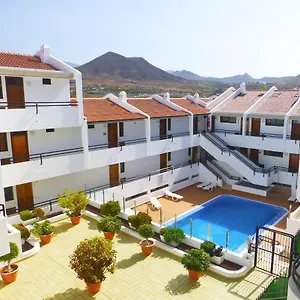 Stylish Flat And Pool With 3 Rooms, Sleeps 6, Cristianos Los Cristianos (Tenerife)